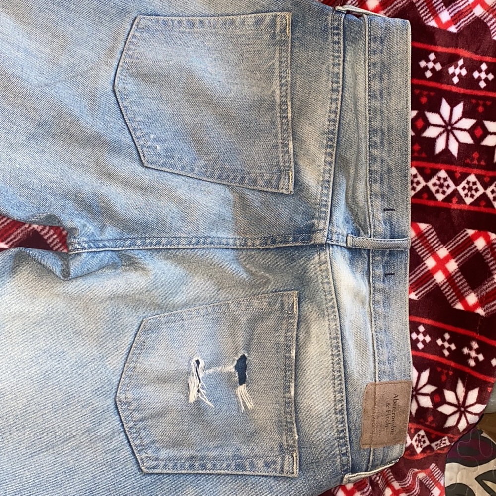 Men Ripped Jeans - Picture 4 of 5